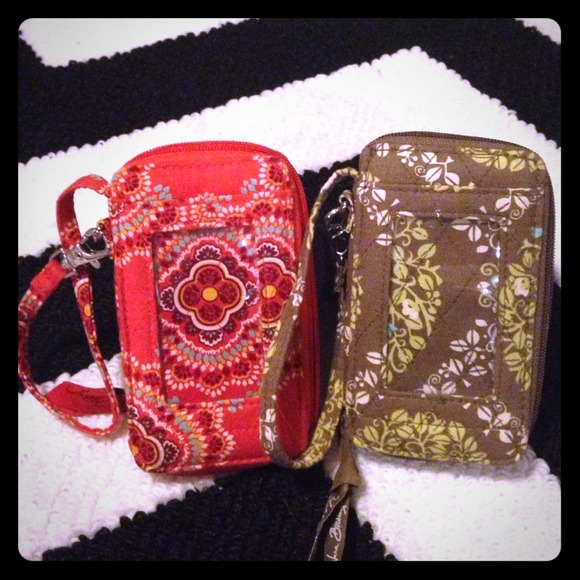 PENDING SALE Vera Bradley wristlet/phone wallet