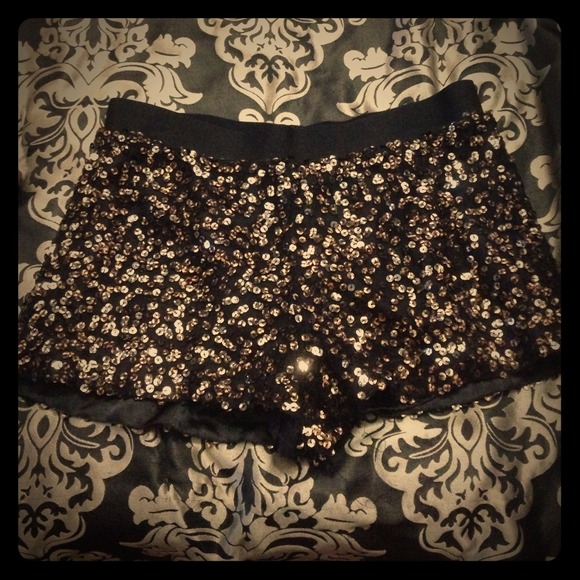 Stylish sequined shorts (used)