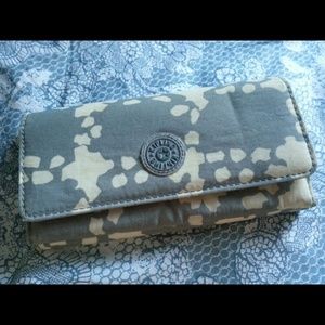 LIMITED EDITION Kipling Large Brownie Wallet