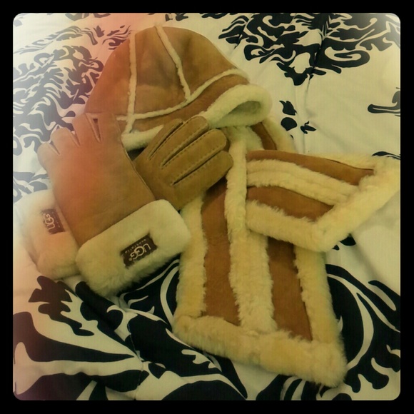 UGG Gloves, Scarf & Hat Bundle!