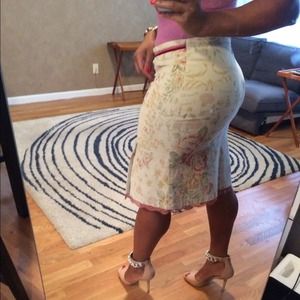 Floral skirt size 6 but fits like an 8