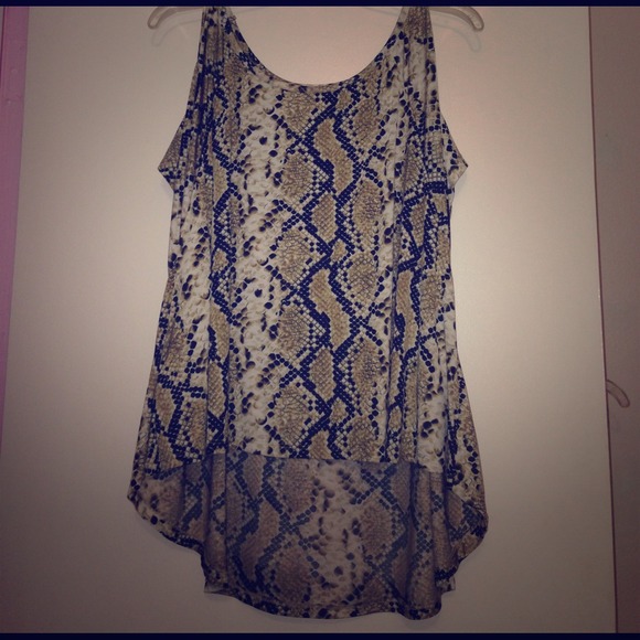 Stylish oversized snakeskin design top