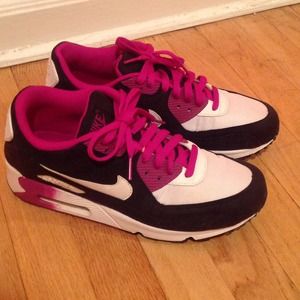 WOMENS NIKE AIR MAXXXXX