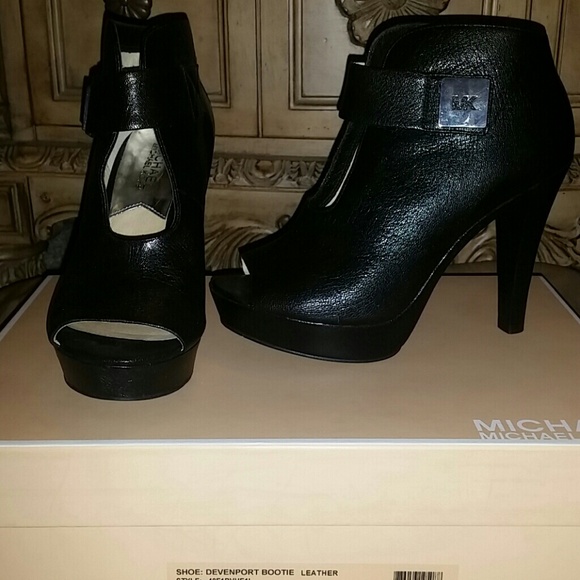 MK Booties 😍 reduced price💕🙌