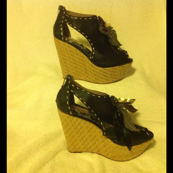 Tribal inspired wedges - Picture 2 of 3