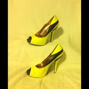 Neon heels!!