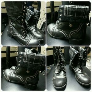 SALE! Black combat boots!
