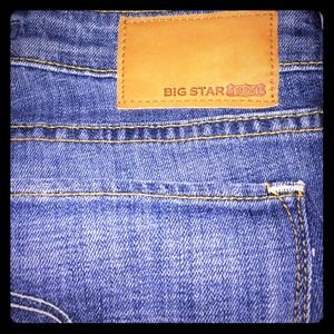 Big star rolled jean shorts. Super cute
