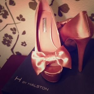 H By Halston taupe Abigail