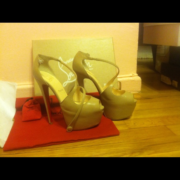 🎉2X H.P.🎉Authentic Christian Louboutin - Picture 2 of 4