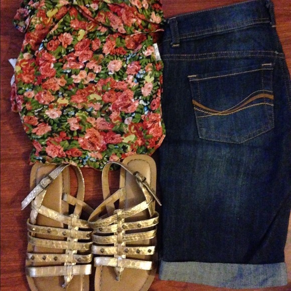 Capris - Picture 1 of 3
