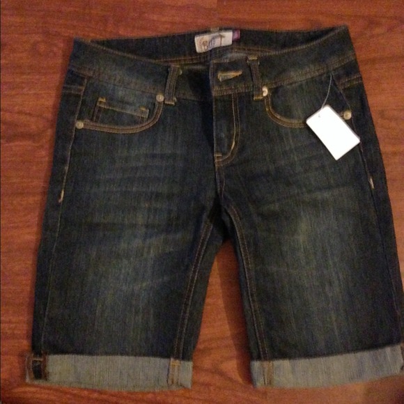 Capris - Picture 2 of 3