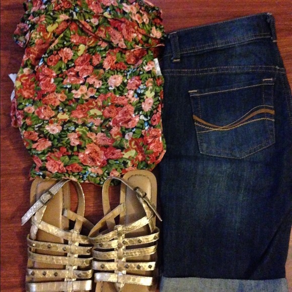 One shoulder flower blouse