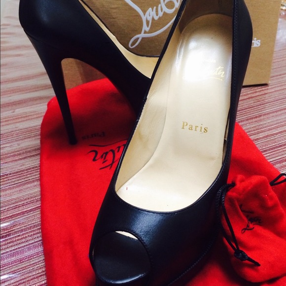 Christian Louboutin - Picture 2 of 4
