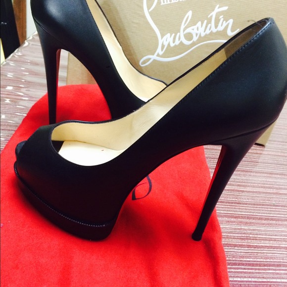 Christian Louboutin - Picture 4 of 4