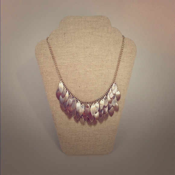 Super cute gold statement necklace