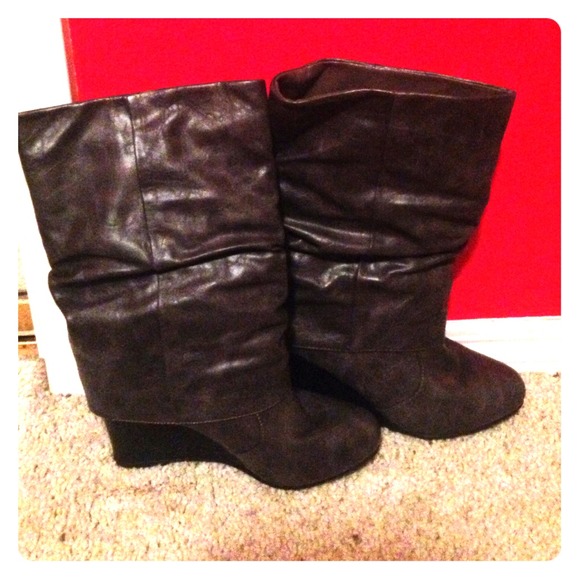 Grey wedge boots