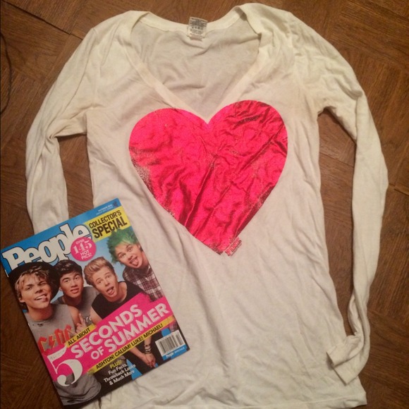 Victoria's Secret Pink Heart long sleeved shirt 💗