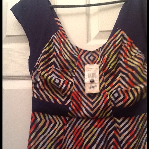 Beautiful Dress....Never worn...SALE ITEM! - Picture 2 of 3
