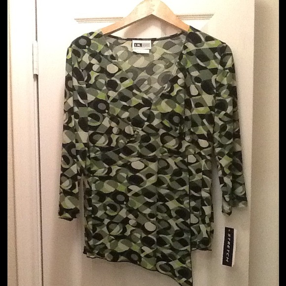 I.N. Studio black & green wave top.