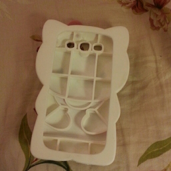 A Samsung galaxy three phone cover - Picture 2 of 2