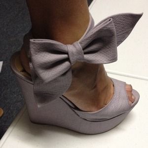 Lilac wedge heel with sweet bow