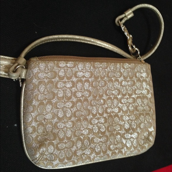 Coach wristlet !! Very cute - Picture 2 of 4