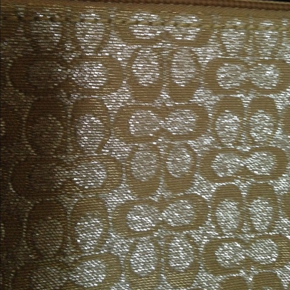 Coach wristlet !! Very cute - Picture 3 of 4