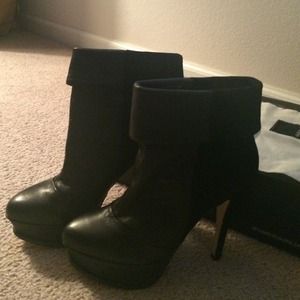 Too small, never worn.