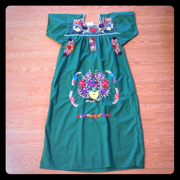 Embroidered Mexican dress - CCO sale!!🎉