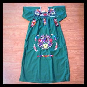 Embroidered Mexican dress - CCO sale!!🎉