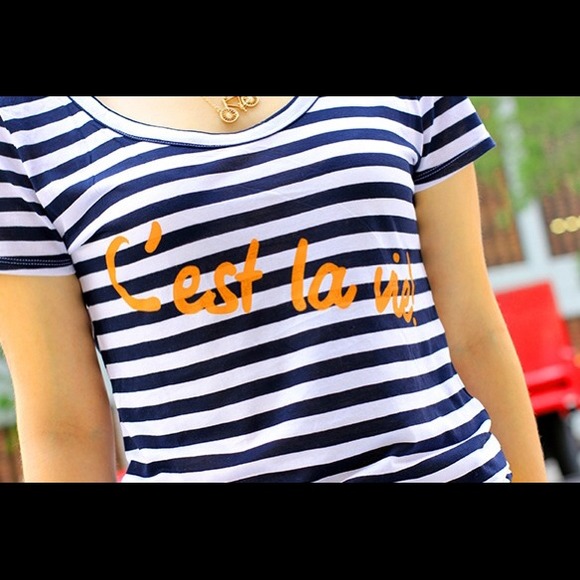 Banana Republic C'est la vie graphic tee