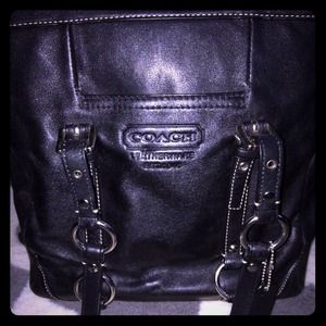 Coach black leather purse. 💲Lowered for today😃