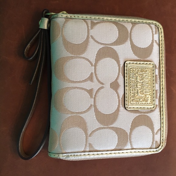 💥FLASH SALE💥Coach Poppy Jacquard Wristlet Wallet