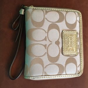 💥FLASH SALE💥Coach Poppy Jacquard Wristlet Wallet