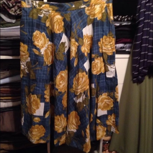 Anthropologie Odille Settee Roses Skirt NWOT sz 10 - Picture 3 of 3