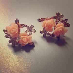 Adorable flower earrings! 😍