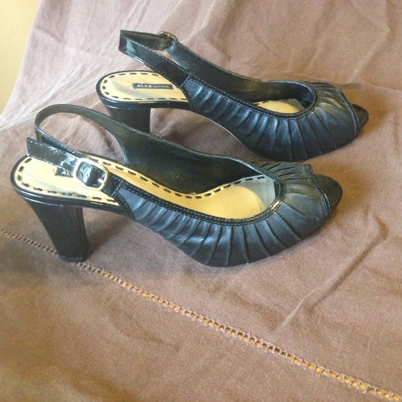 Sandals size 10