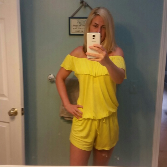 SOLD Venus yellow off the shoulder romper - Picture 3 of 4