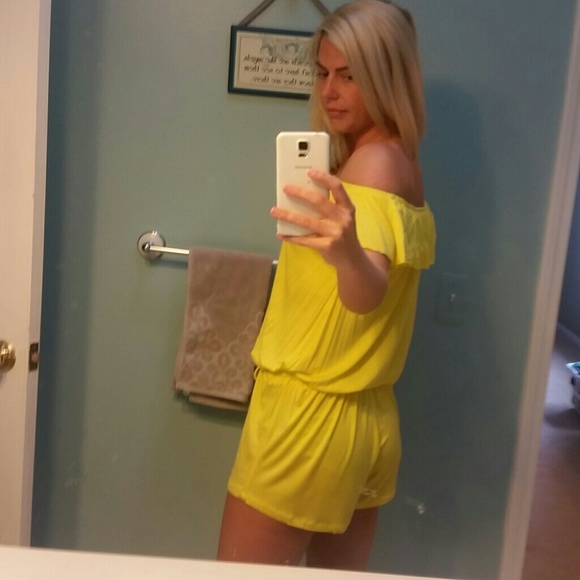 SOLD Venus yellow off the shoulder romper - Picture 4 of 4