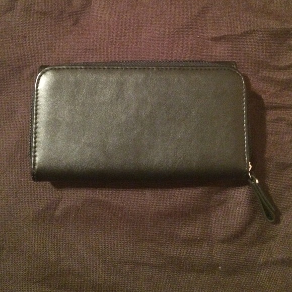 Studded black wallet - Picture 2 of 4