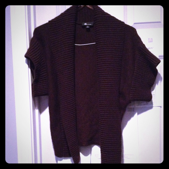 Short sleeve brown sweater