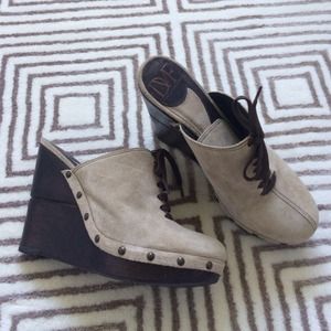 DVF wedges