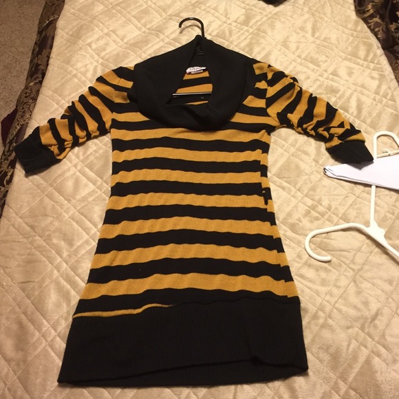 Bumble bee top