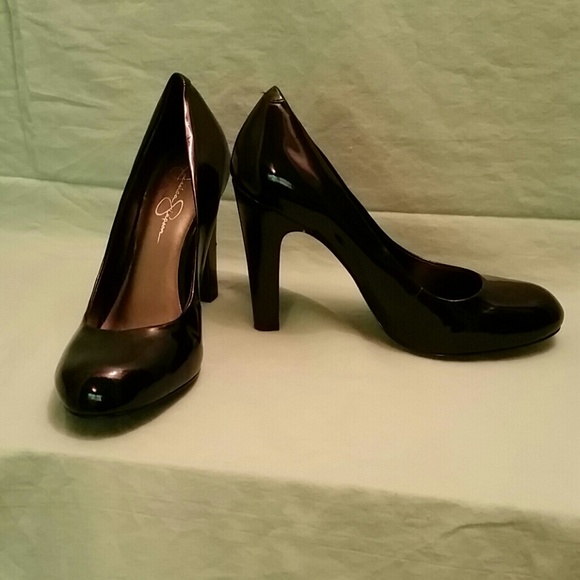 Jessica Simpson pumps