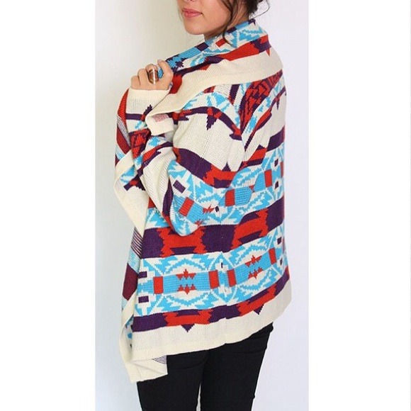 Sweaters - ▪️BLACK FRIDAY SALE▪️NWOT Colorful Aztec Cardigan
