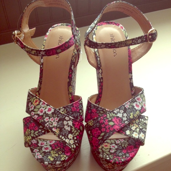 Floral wedge