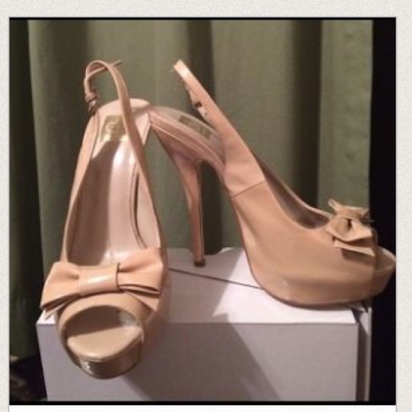 Dolce Vita peep toe shoe