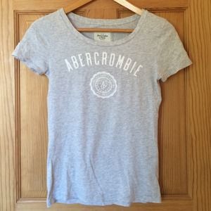 Abercrombie&Fitch gray graphic t-shirt