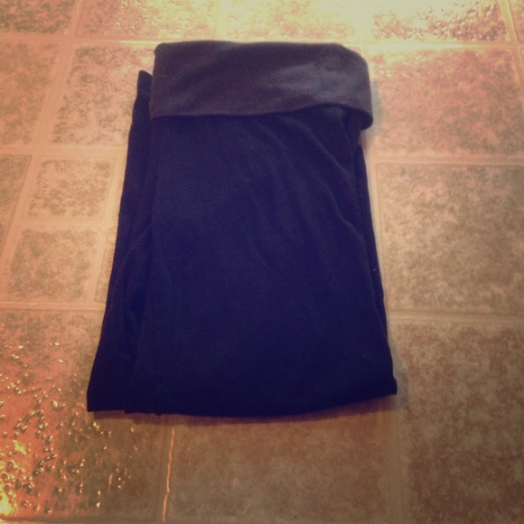 Black and Grey Capri Yoga Pants - Picture 1 of 3